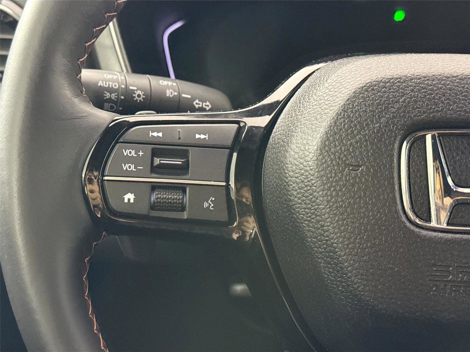 Used 2025 Honda Pilot TrailSport image 17