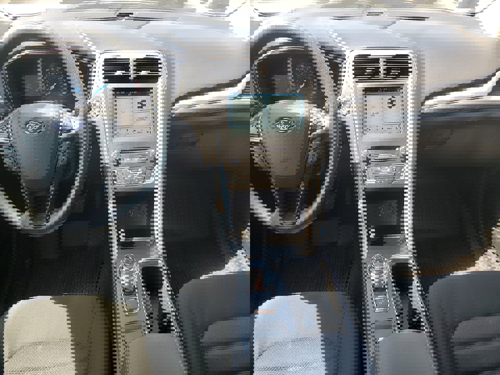 Used 2018 Ford Fusion SE w/ Fusion SE Technology Package FWD image 10