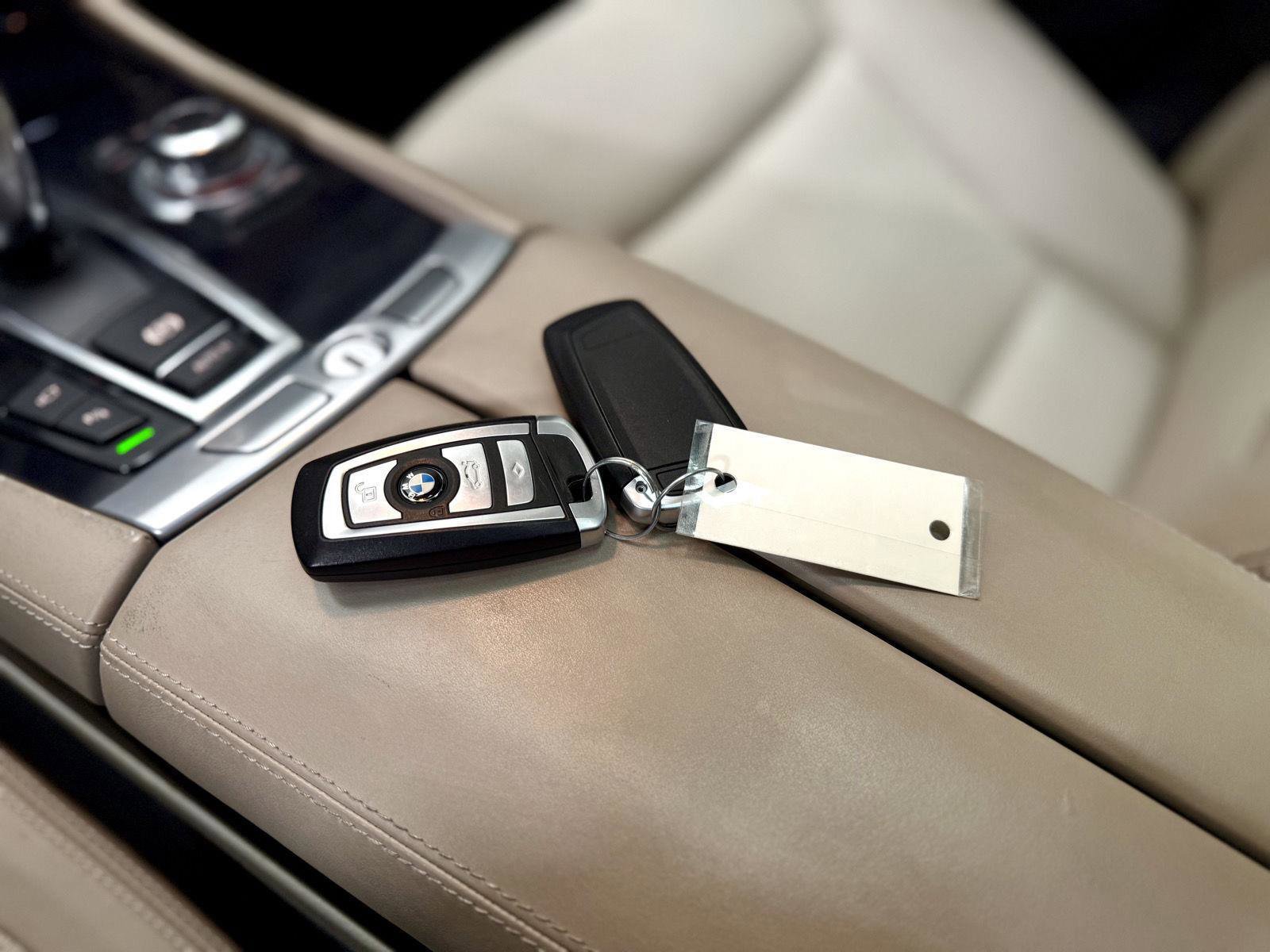 Used 2012 BMW 750Li w/ Driver Assistance Pkg RWD image 27