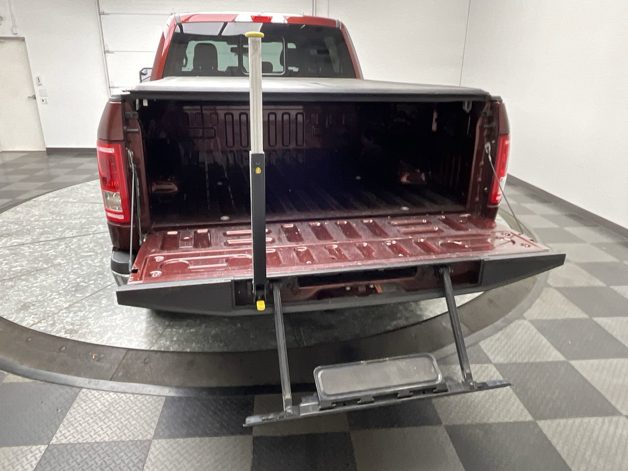 Used 2016 Ford F150 XLT w/ Equipment Group 302A Luxury AWD/4WD image 7