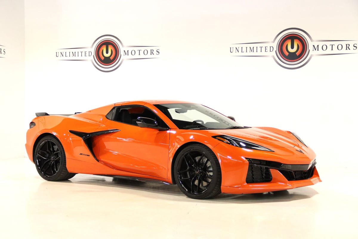 Used 2025 Chevrolet Corvette Z06 RWD image 6