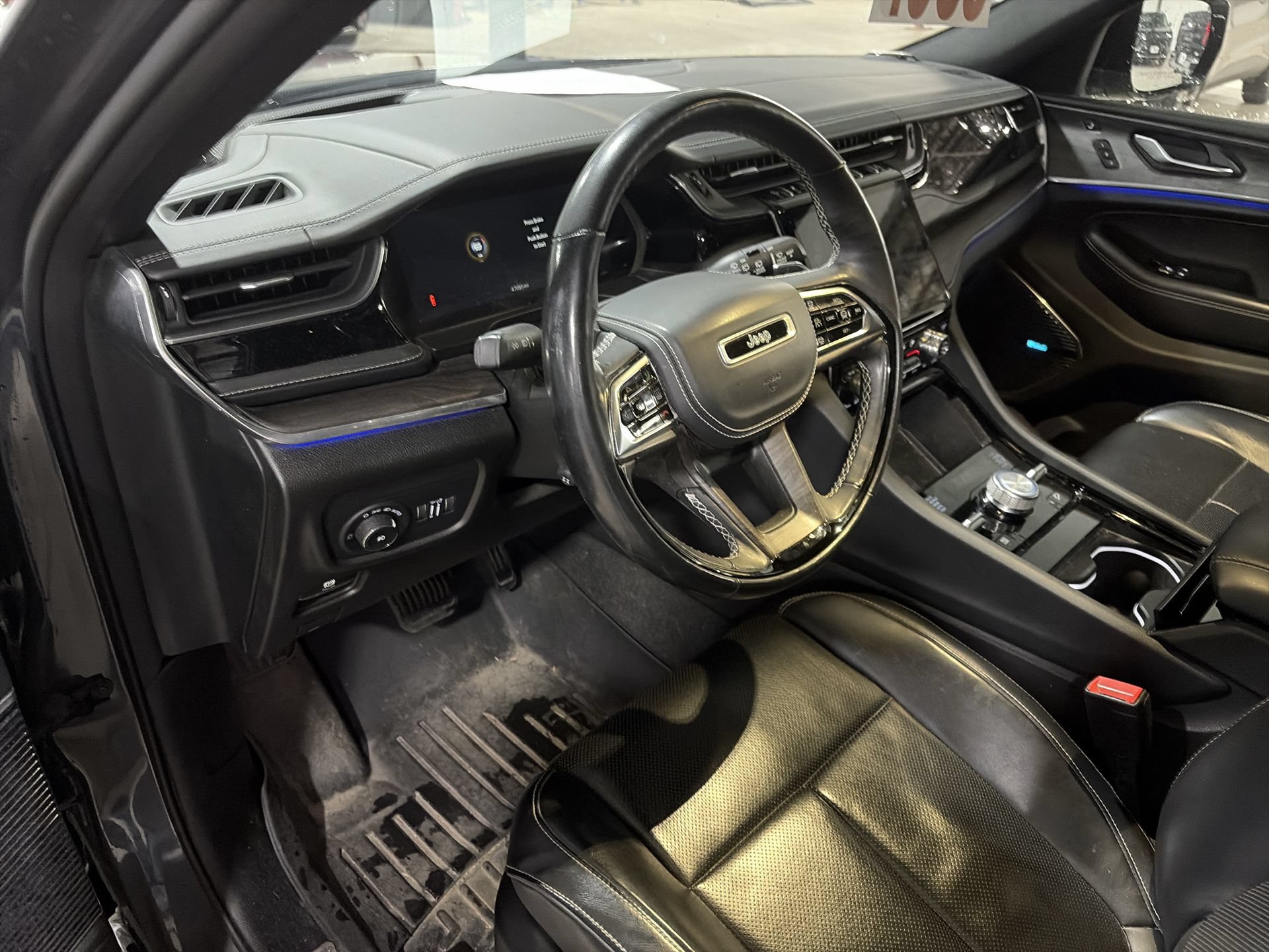 Used 2022 Jeep Grand Cherokee Overland w/ Adv Protech Group III AWD/4WD image 12