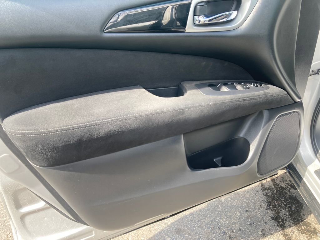 Used 2015 Nissan Pathfinder S image 15