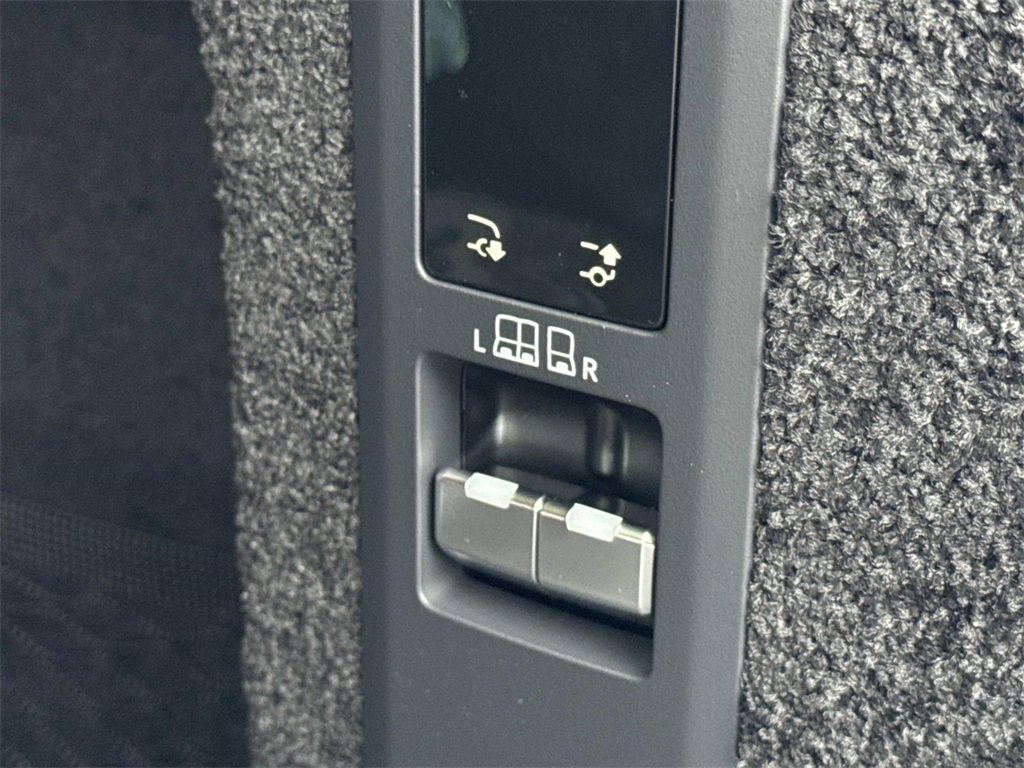 New 2025 Land Rover Range Rover SE image 7