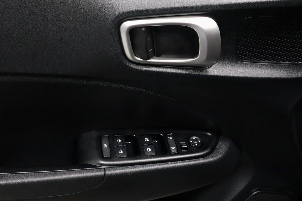 Certified 2025 Hyundai Venue SEL image 22