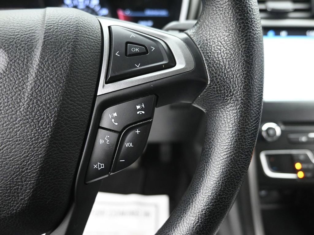 Used 2017 Ford Fusion SE w/ Fusion SE Technology Package image 19