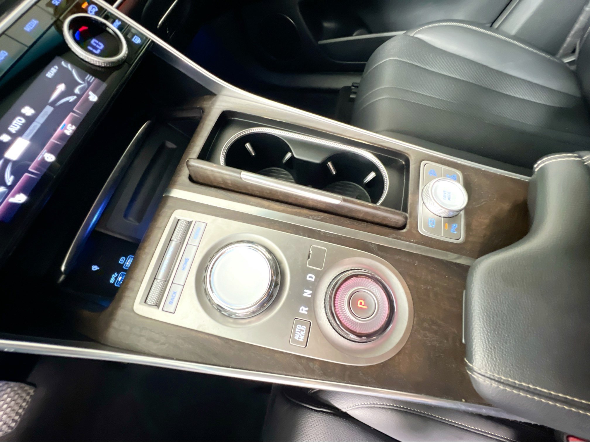 Used 2024 Genesis GV80 2.5T AWD/4WD image 25