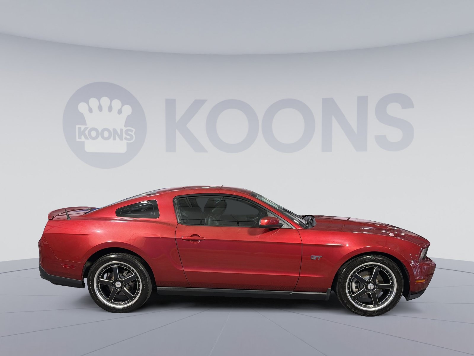 Used 2010 Ford Mustang GT RWD image 8
