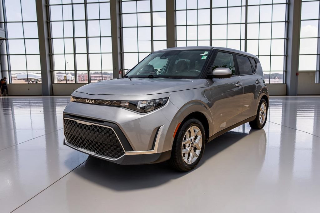 Used 2023 Kia Soul LX w/ LX Technology Package FWD image 29