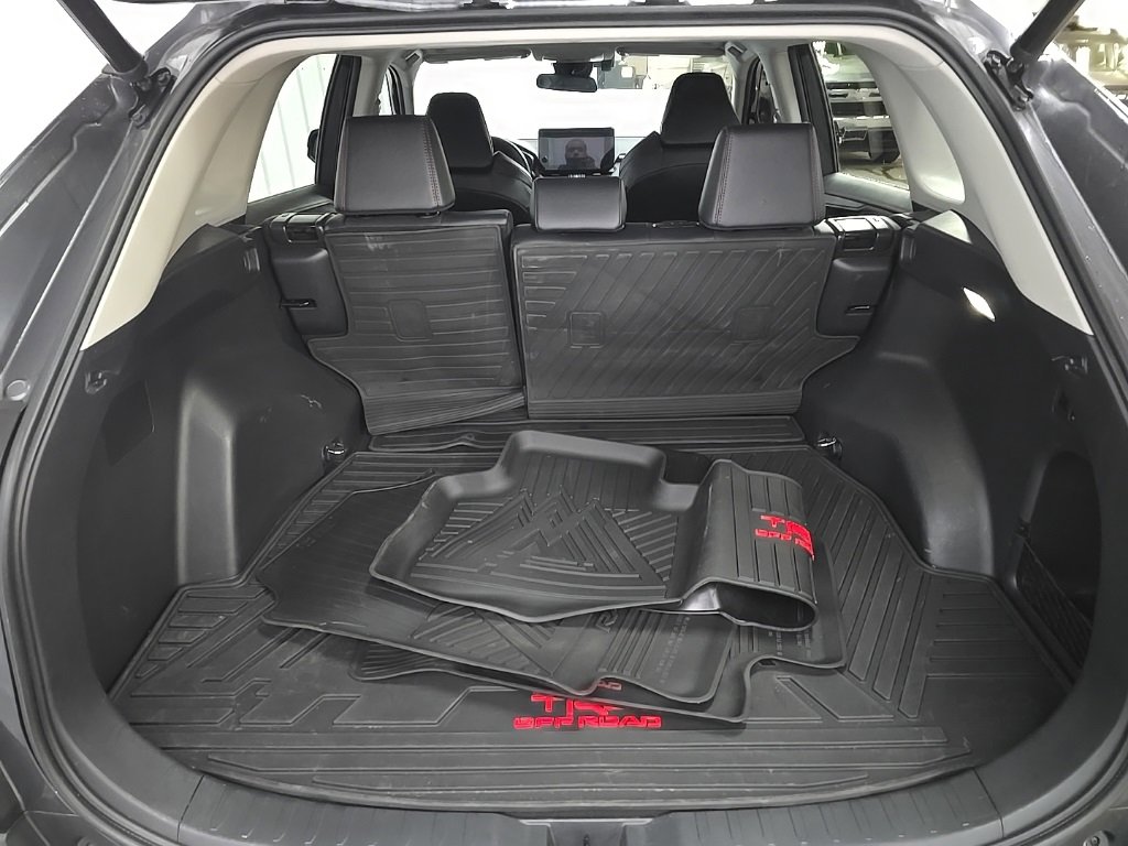Used 2023 Toyota RAV4 TRD Off-Road image 12