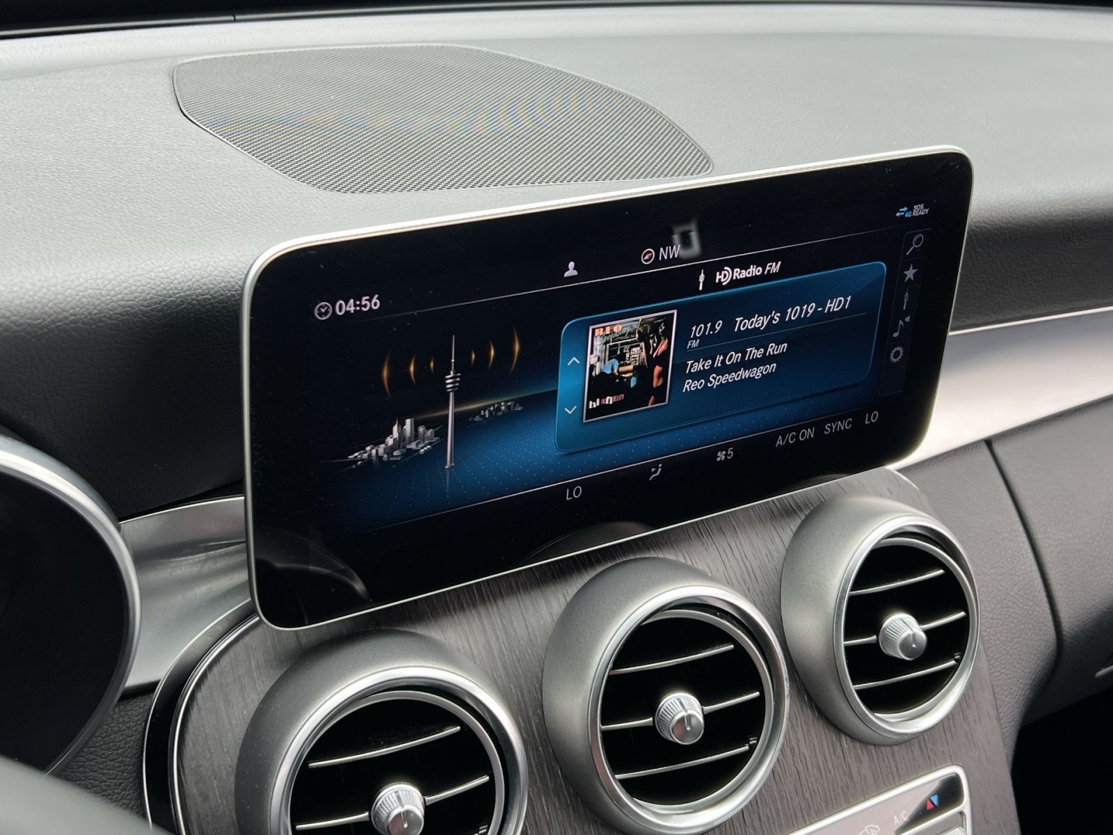 Used 2019 Mercedes-Benz C 300 4MATIC Sedan image 23