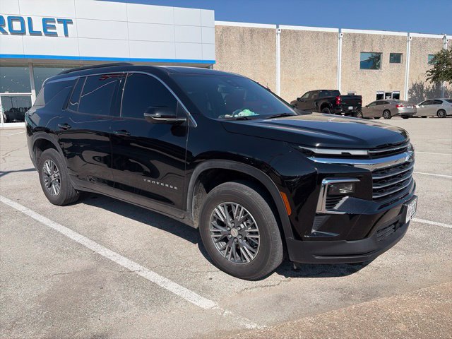 Used 2025 Chevrolet Traverse LT w/ Driver Confidence Package FWD image 1