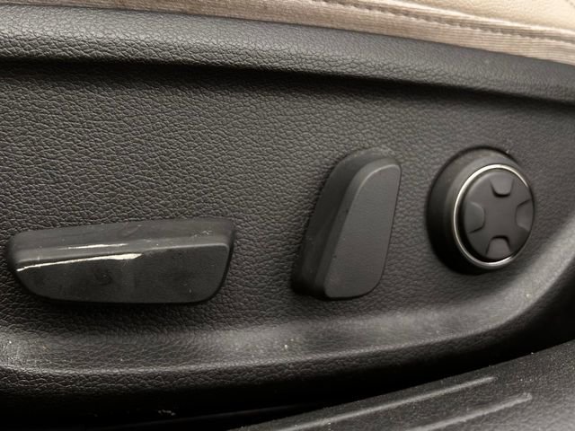 Used 2022 Genesis G70 2.0T image 24