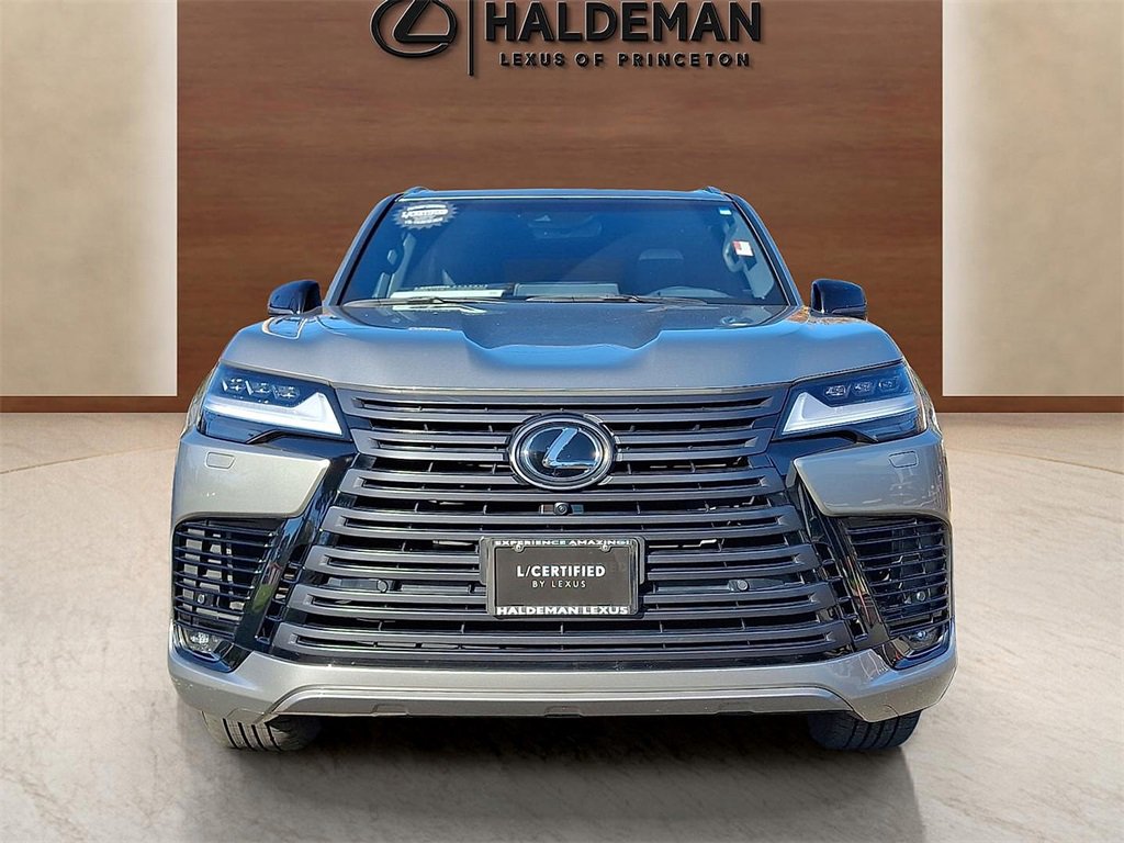 Used 2023 Lexus LX 600 4WD w/ Luxury Package image 2