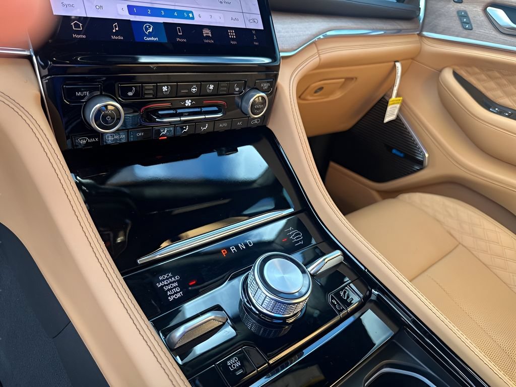 New 2025 Jeep Grand Cherokee Summit AWD/4WD image 40