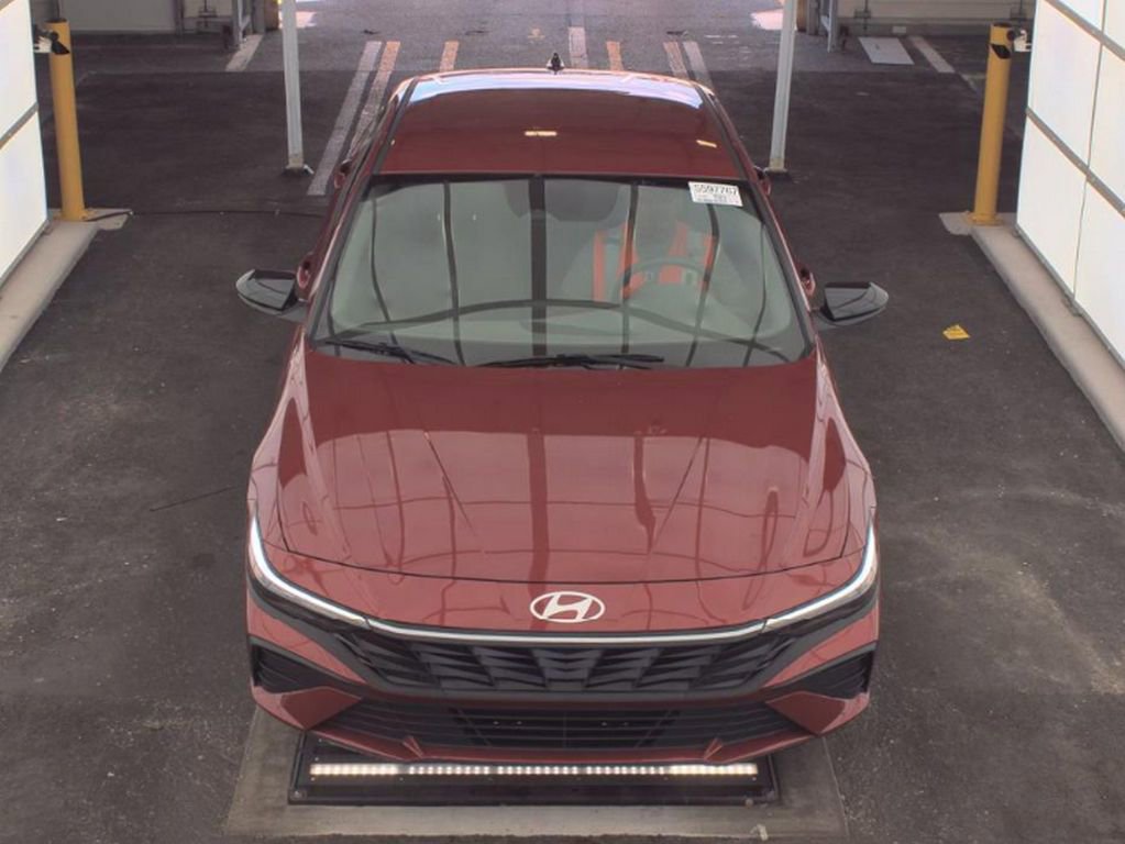 Used 2025 Hyundai Elantra Sport FWD image 2
