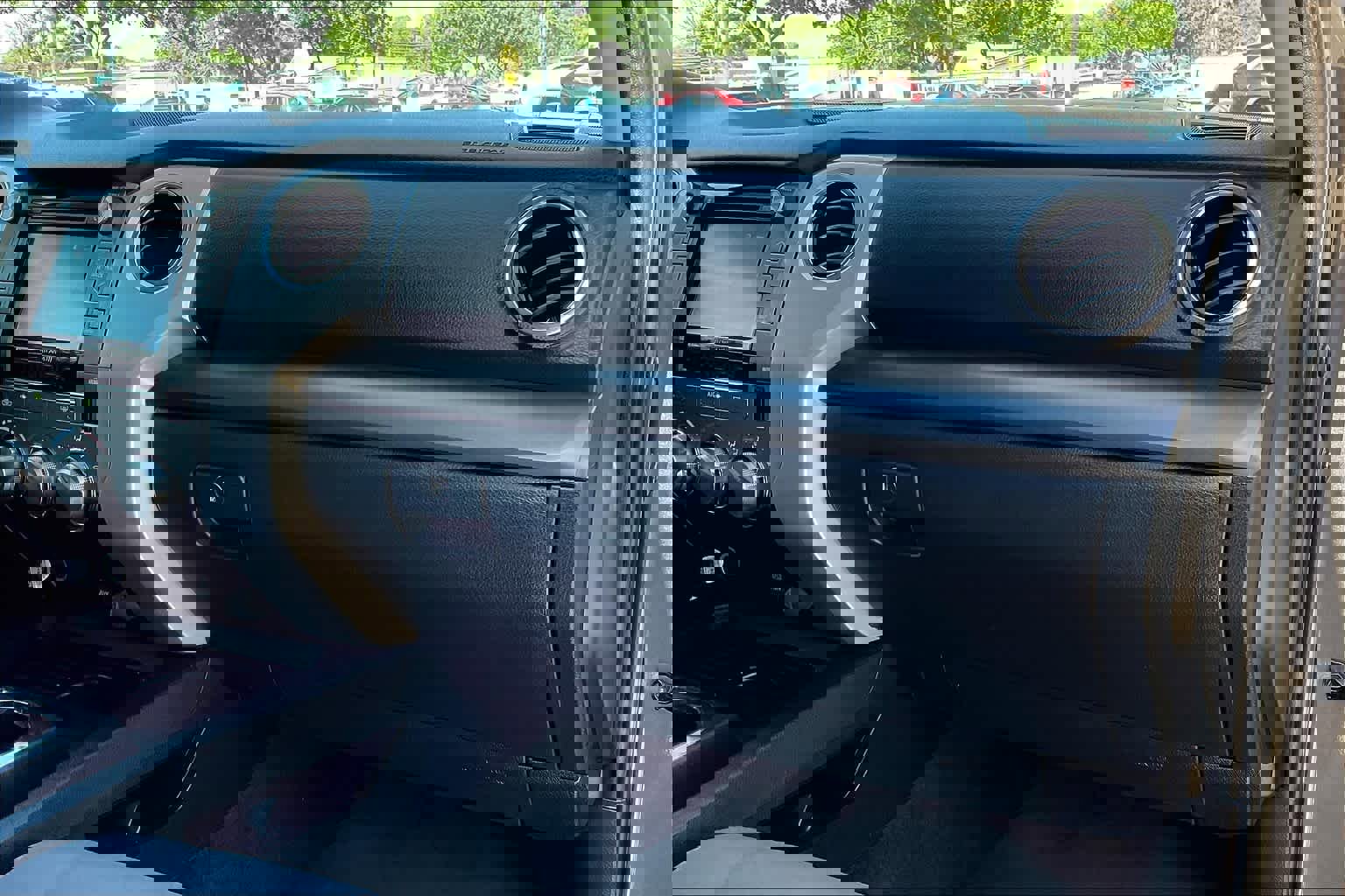 Used 2019 Toyota Tundra SR5 w/ SR5 Upgrade Package image 18