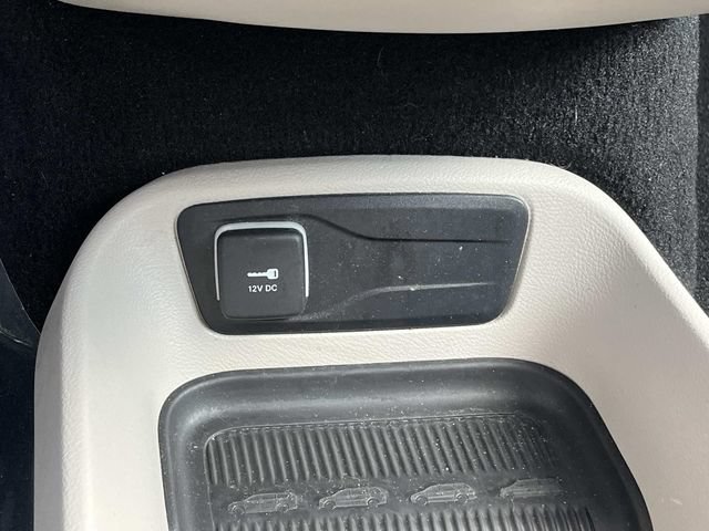 Used 2023 Chrysler Voyager LX FWD image 34