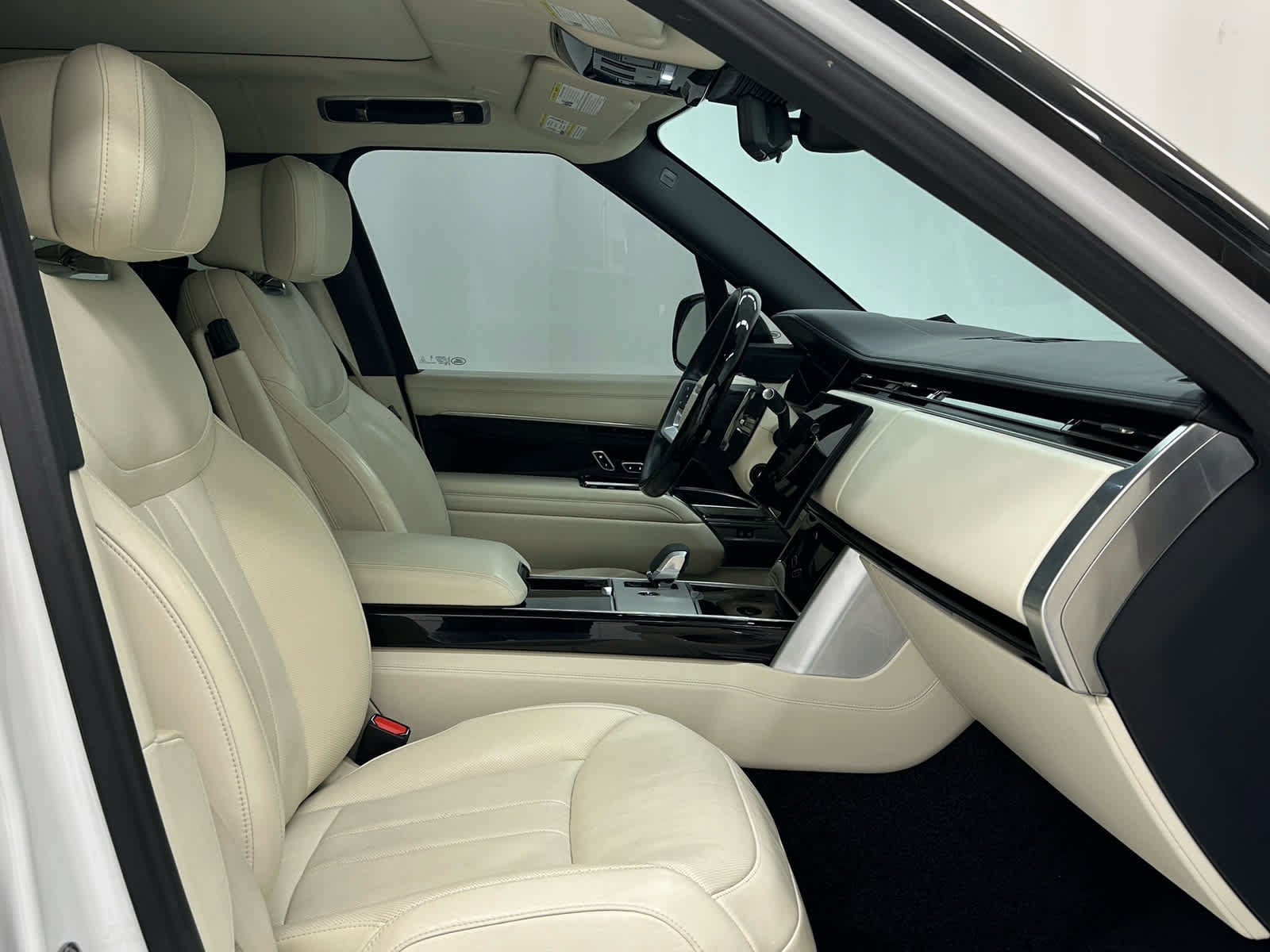 Used 2024 Land Rover Range Rover Long Wheelbase Autobiography AWD/4WD image 17