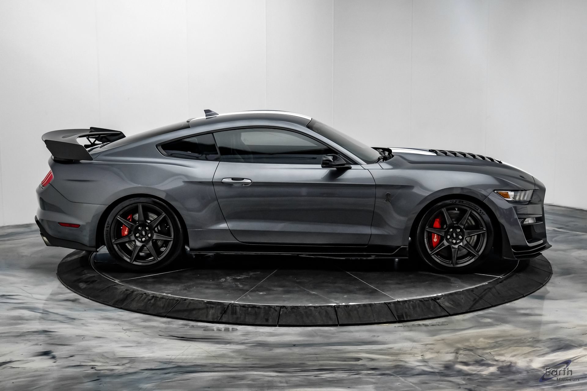 Used 2021 Ford Mustang Shelby GT500 w/ Carbon Fiber Track Pack RWD image 25