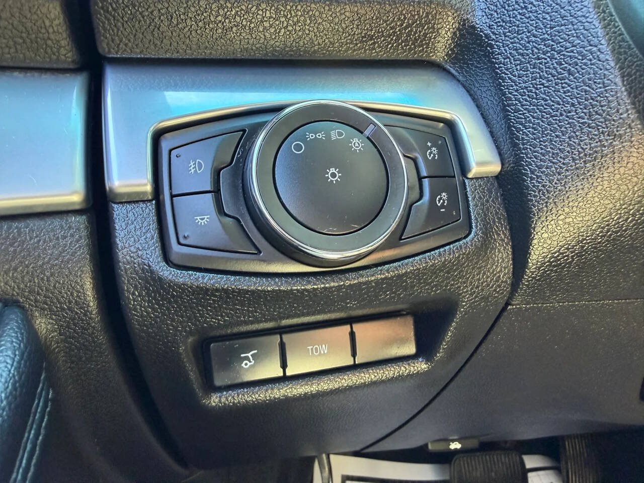 Used 2017 Ford Explorer Limited w/ Equipment Group 301A AWD/4WD image 13