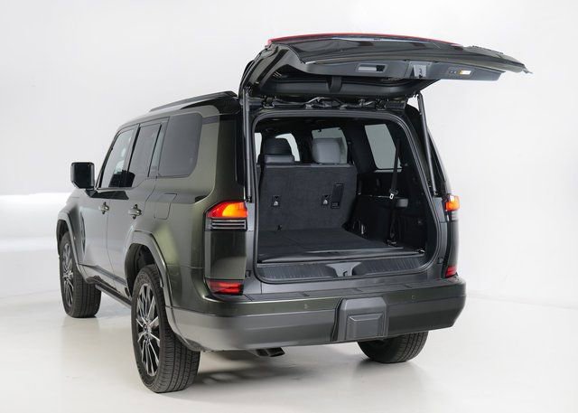 Used 2025 Lexus GX 550 550 Luxury+ w/ Accessory Package (2T) image 32