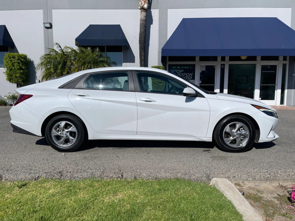 Used 2022 Hyundai Elantra SE FWD image 4