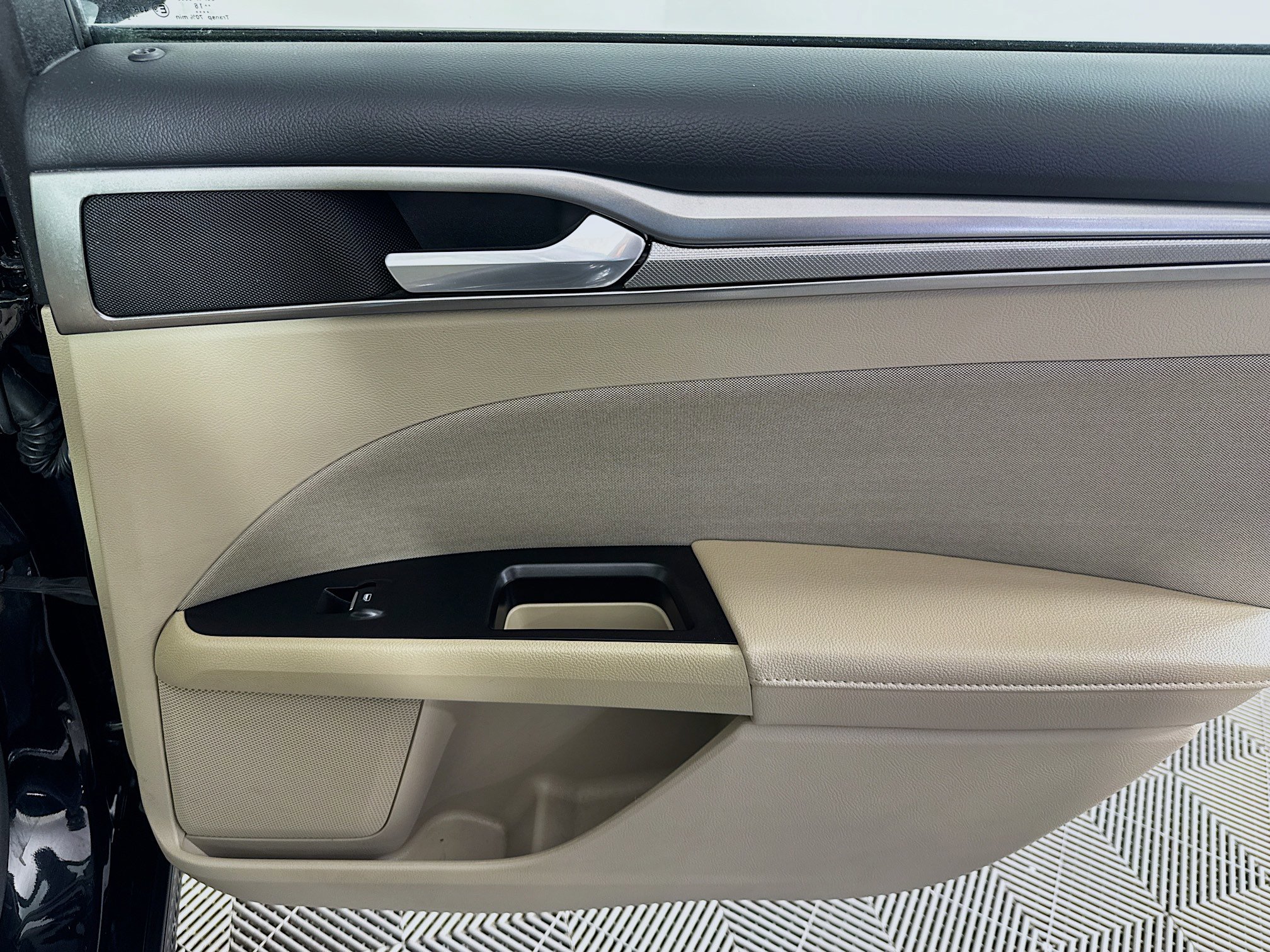 Used 2017 Ford Fusion SE image 48