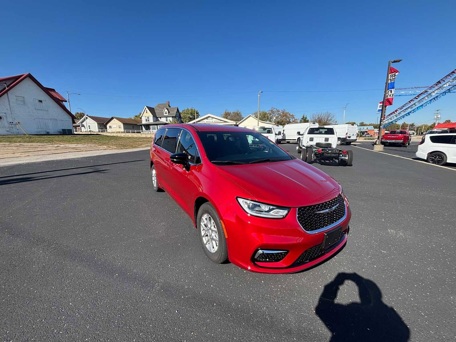 New 2026 Chrysler Pacifica Select image 4