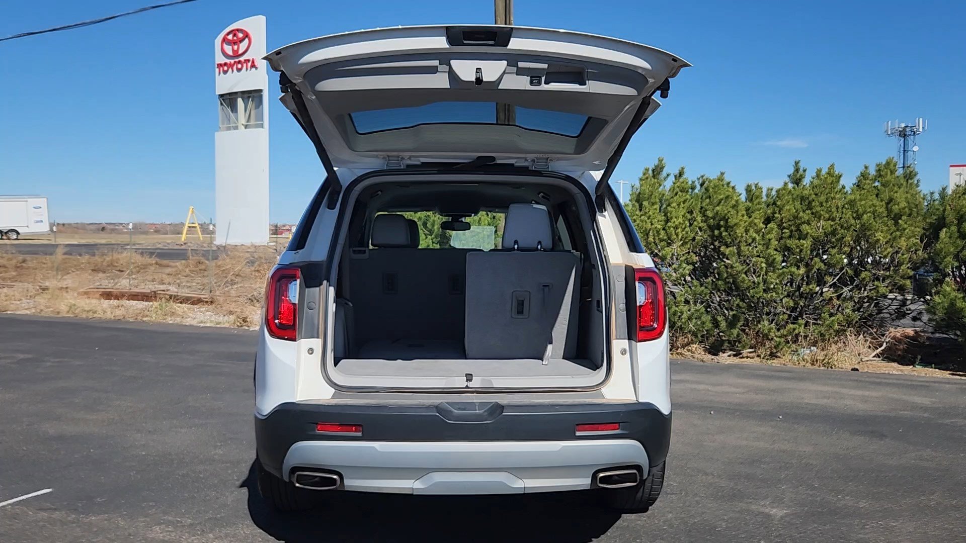 Used 2023 GMC Acadia SLT image 21