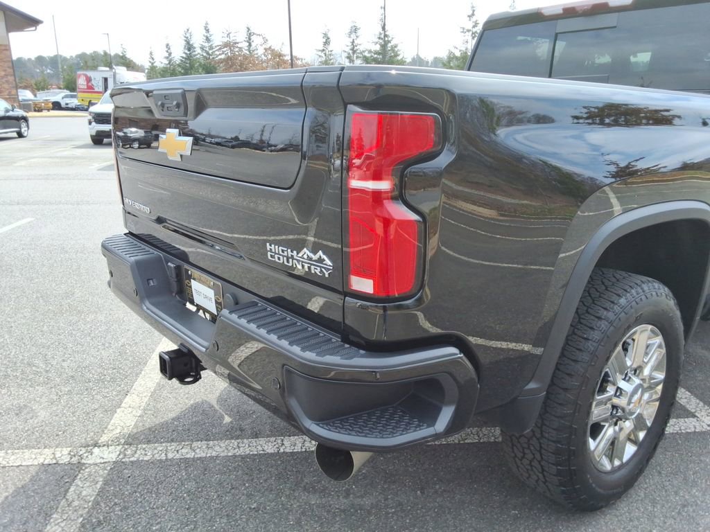 Certified 2026 Chevrolet Silverado 2500 High Country w/ High Country Premium Package AWD/4WD image 16