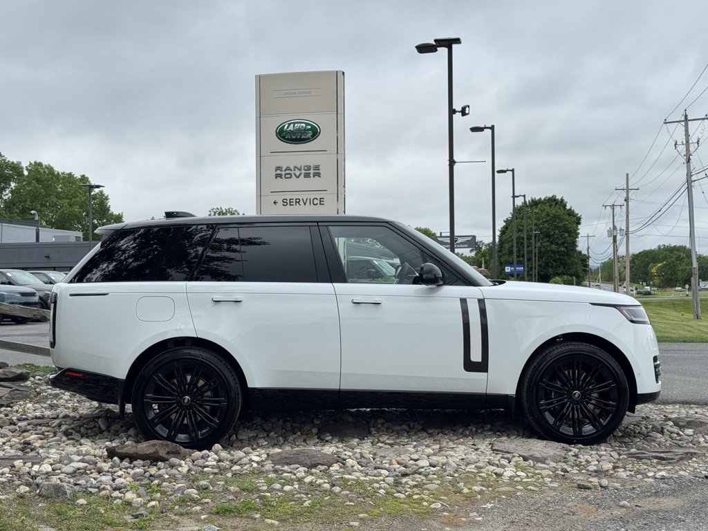 New 2025 Land Rover Range Rover SE image 6