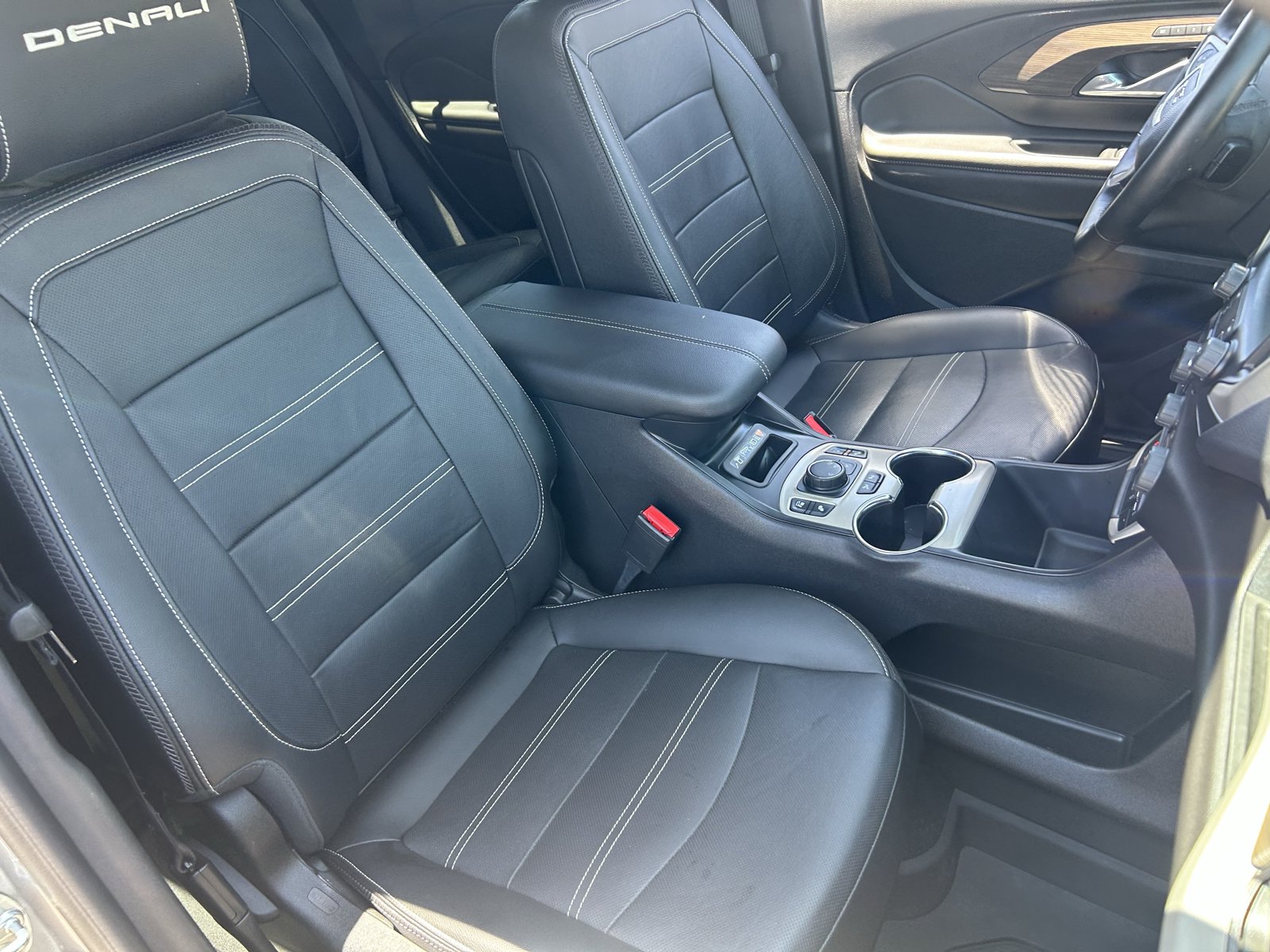 Certified 2024 GMC Terrain Denali w/ Denali Premium Package AWD/4WD image 11