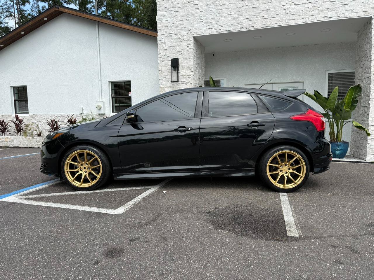 Used 2014 Ford Focus ST FWD image 2