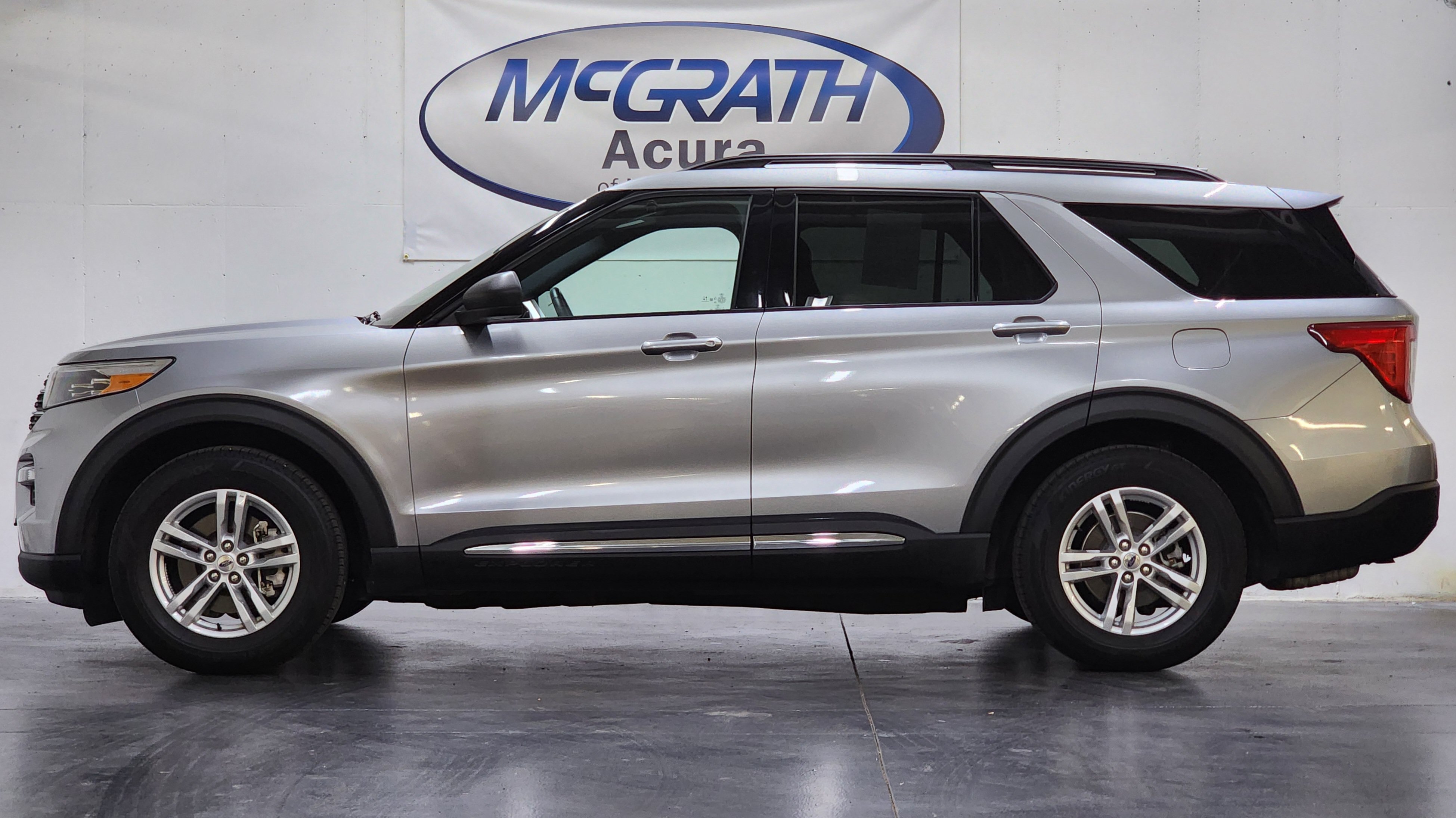 Used 2020 Ford Explorer XLT w/ Equipment Group 202A RWD image 9