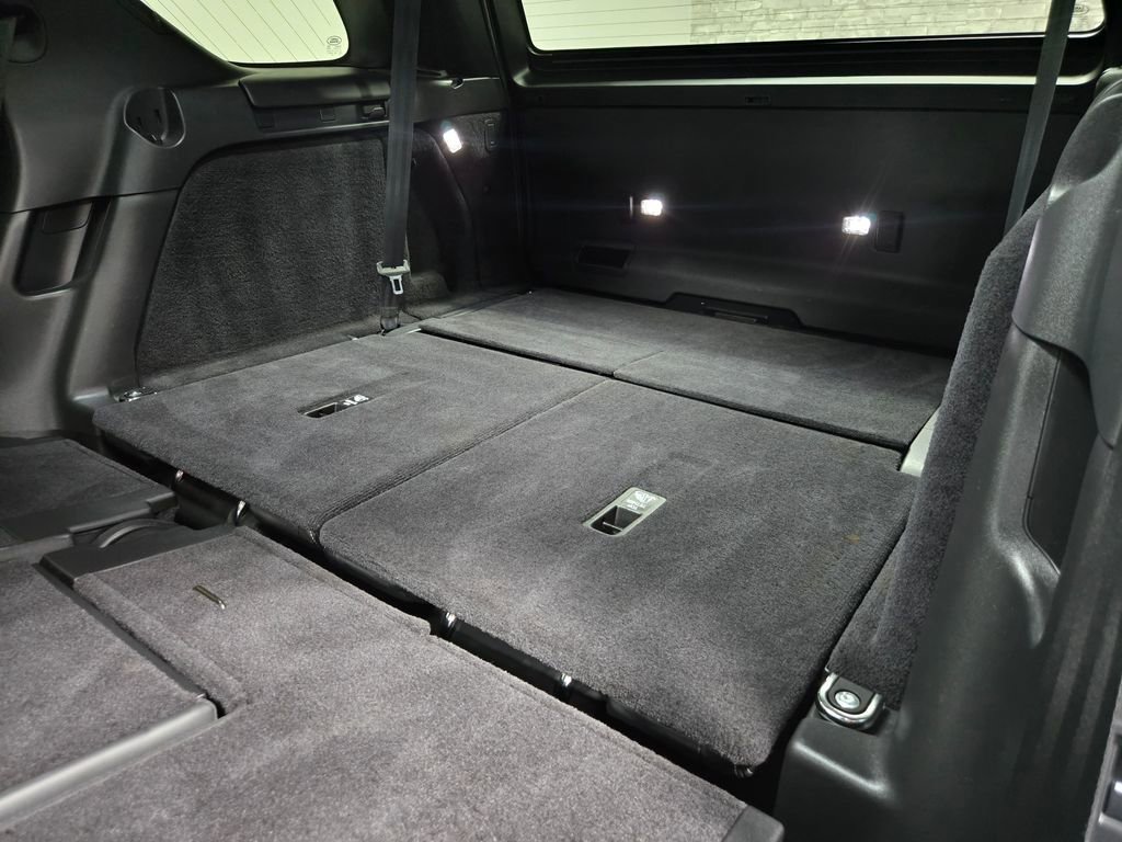 Used 2023 Land Rover Discovery S R-Dynamic AWD/4WD image 40