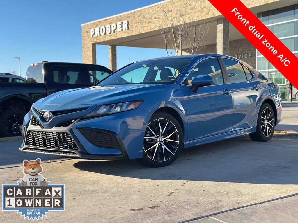 Used 2024 Toyota Camry SE image 3