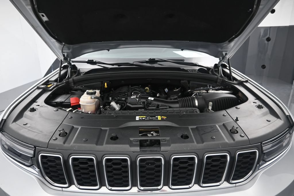 Used 2024 Jeep Grand Cherokee L Laredo RWD image 27