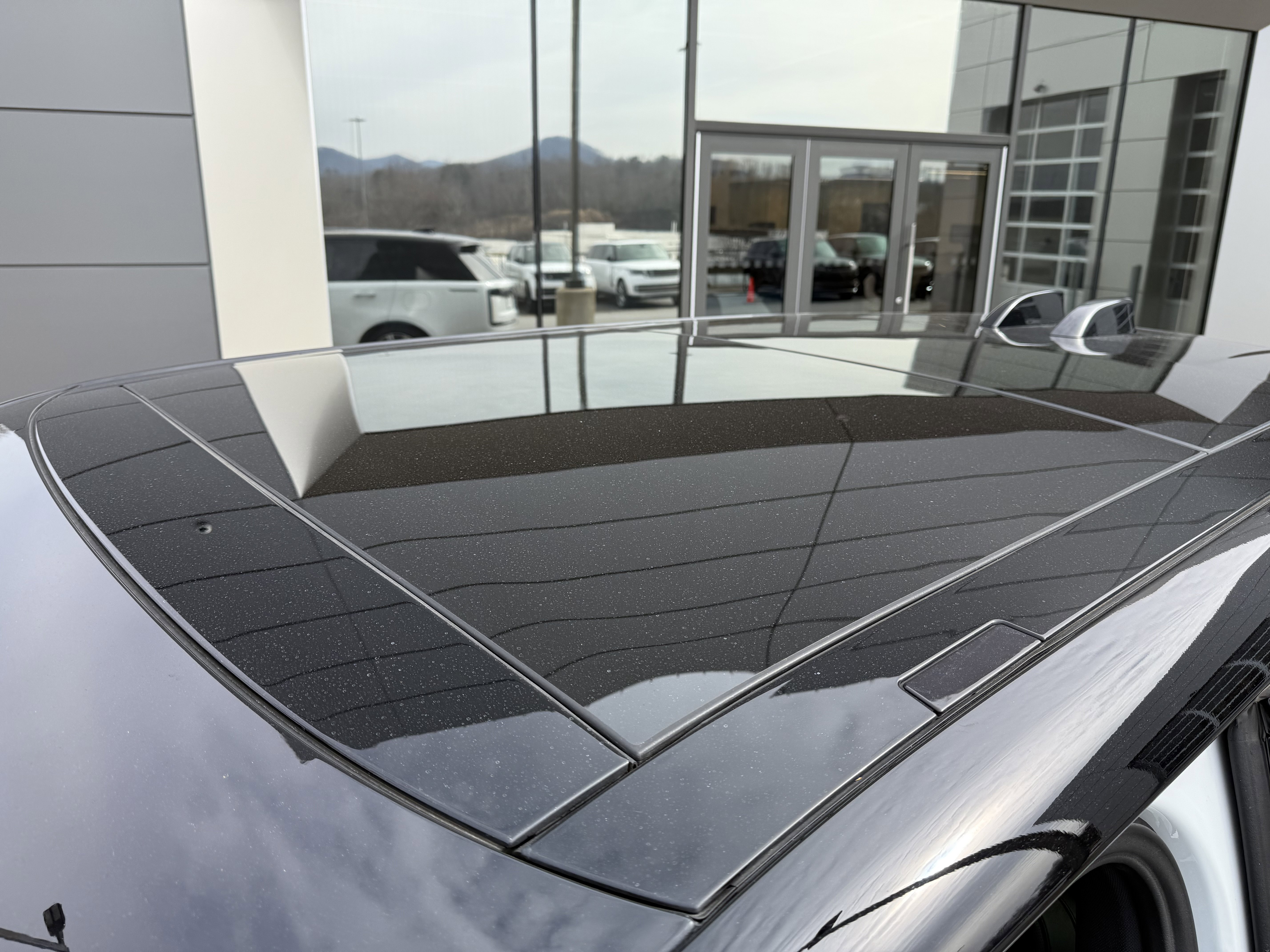 Certified 2025 Land Rover Range Rover SE image 12