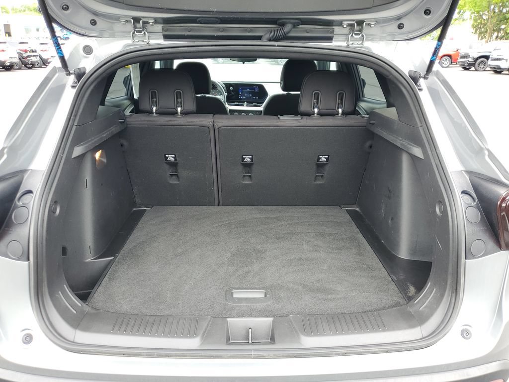 Used 2024 Chevrolet Trax RS w/ Sunroof Package FWD image 28