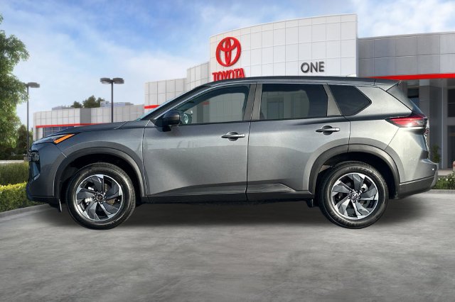 Used 2024 Nissan Rogue SV FWD image 8