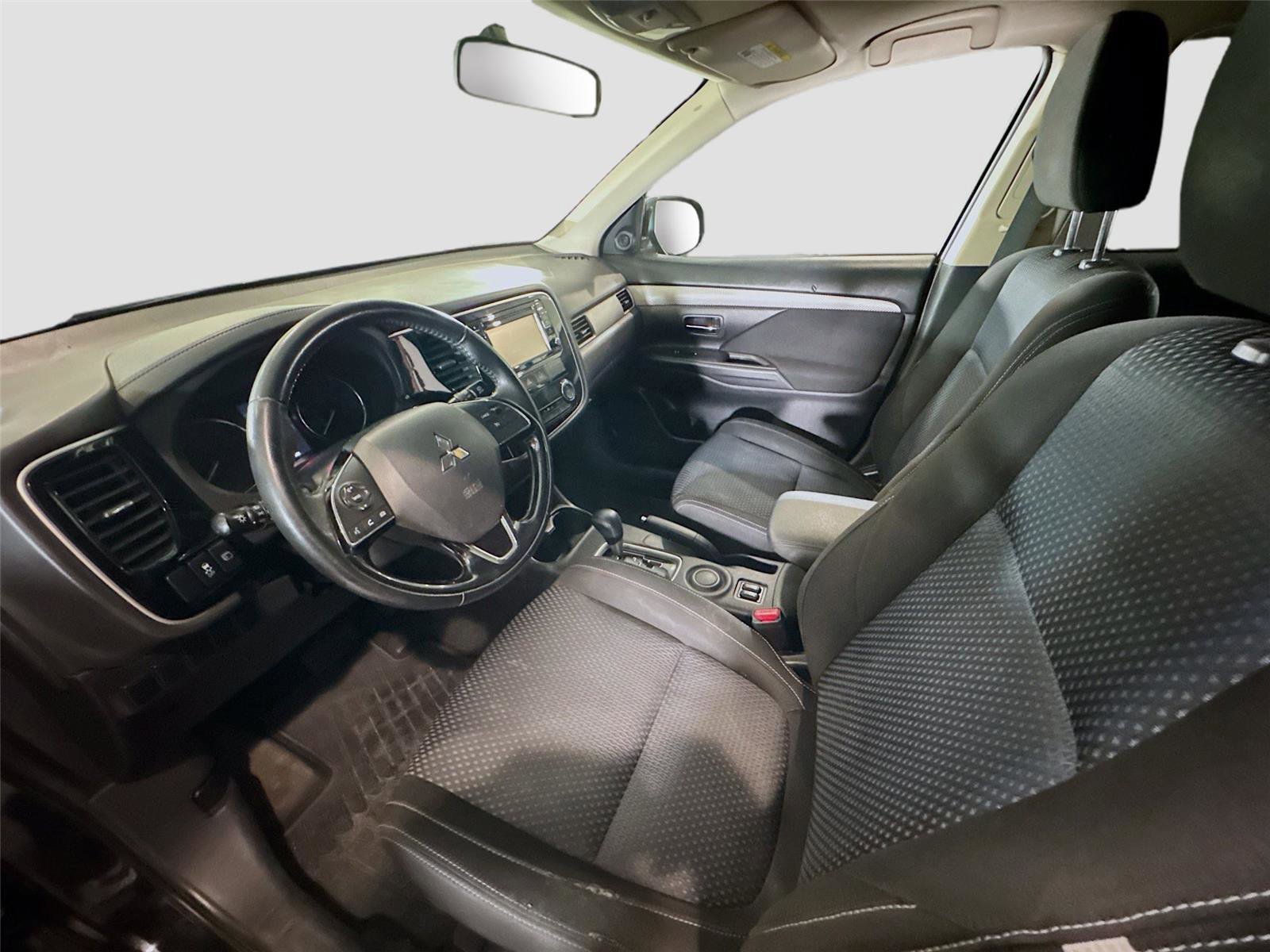 Used 2016 Mitsubishi Outlander SE image 8