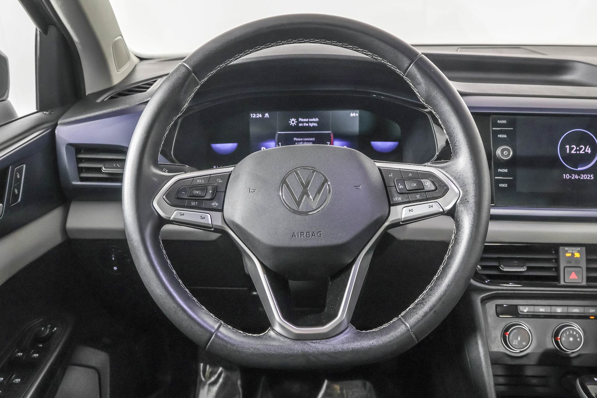 Used 2022 Volkswagen Taos SE w/ Panoramic Sunroof Package image 25