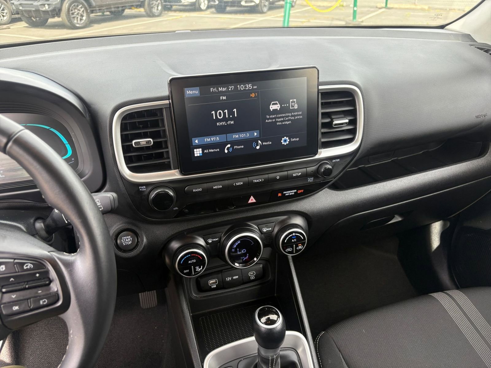 Used 2025 Hyundai Venue SEL image 17