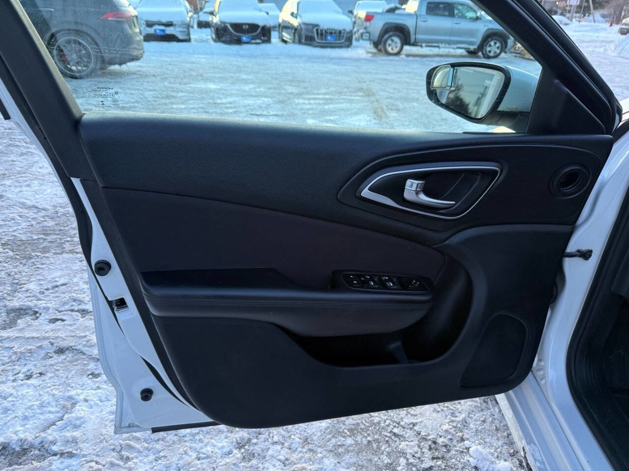 Used 2015 Chrysler 200 Limited w/ Convenience Group image 14