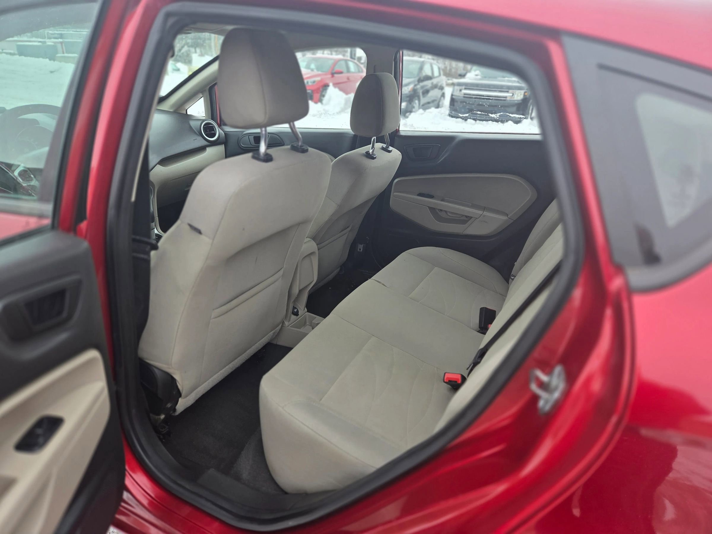 Used 2017 Ford Fiesta SE image 9