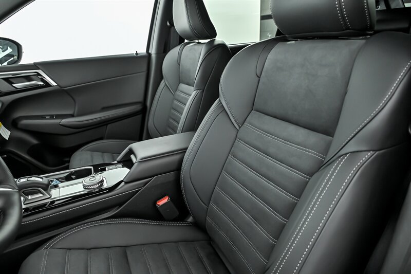 New 2026 Mitsubishi Outlander LE FWD image 40