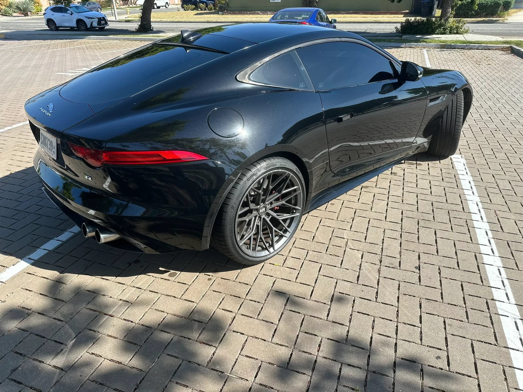 Used 2015 Jaguar F-TYPE R RWD image 32