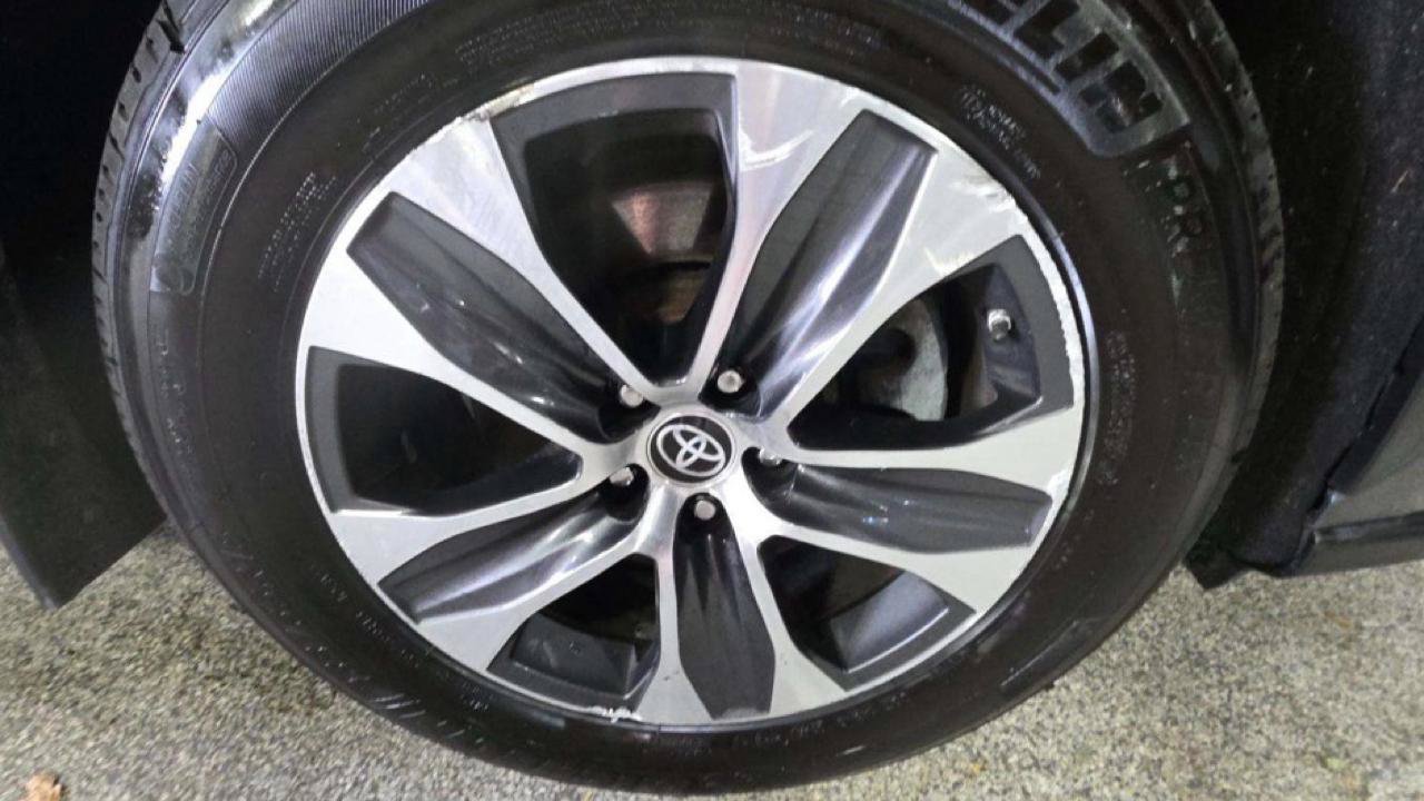 Used 2022 Toyota Highlander XLE AWD/4WD image 21
