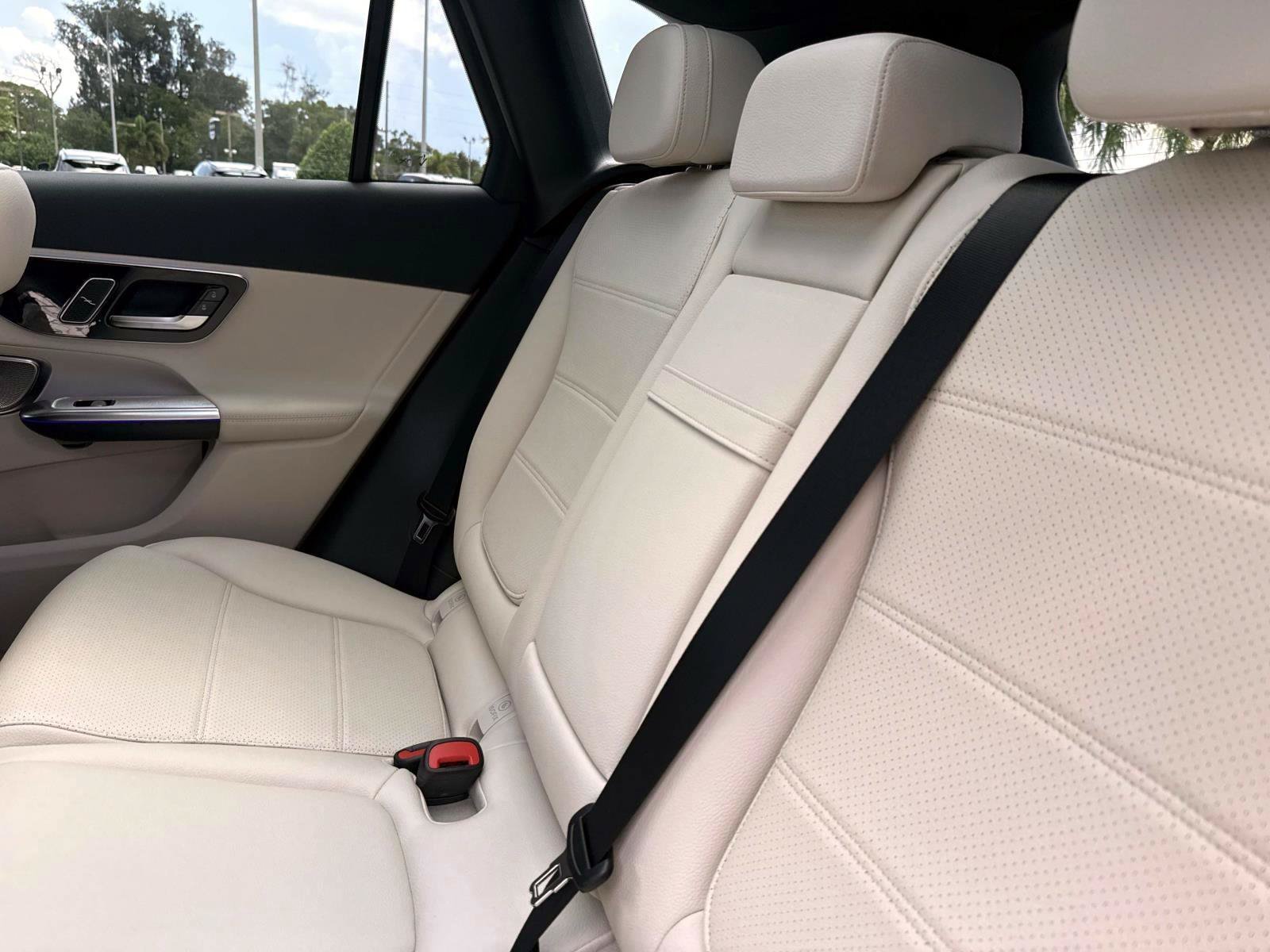 New 2027 Mercedes-Benz GLC 300 image 13